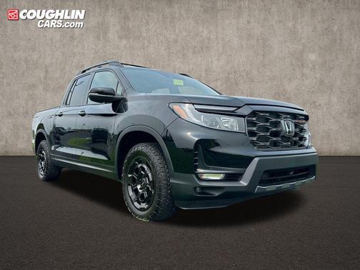 Crystal Black Pearl 2025 Honda Ridgeline TrailSport+