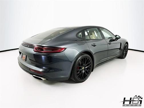 2017 Porsche Panamera 4