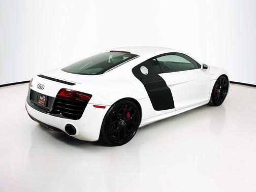 Ibis White 2015 Audi R8 5.2