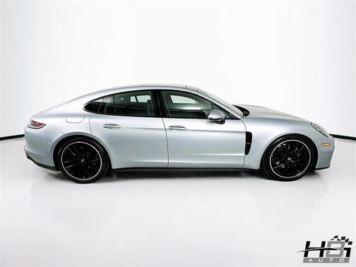 2023 Porsche Panamera 4
