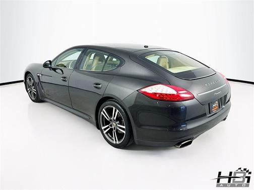 2011 Porsche Panamera 2