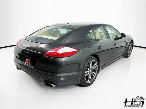 2011 Porsche Panamera 2