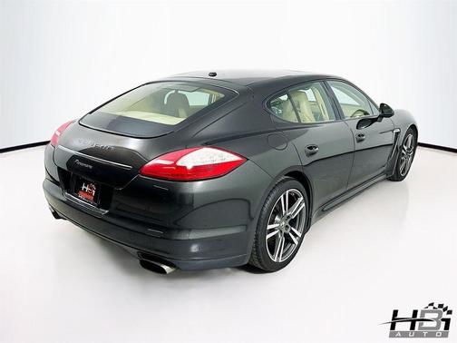 2011 Porsche Panamera 2