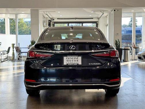 2019 Lexus ES 300h Base