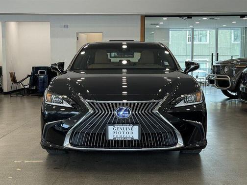 2019 Lexus ES 300h Base