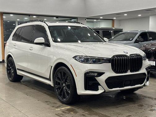 2022 BMW X7 M50i