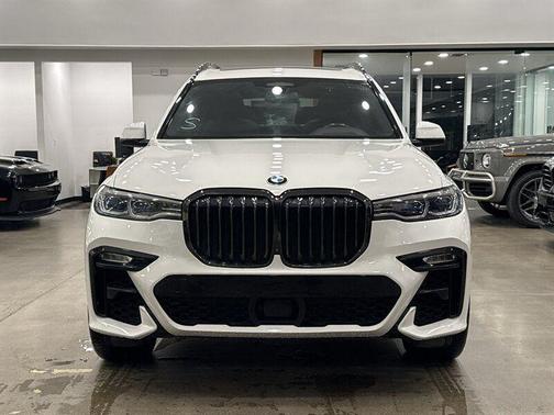 2022 BMW X7 M50i