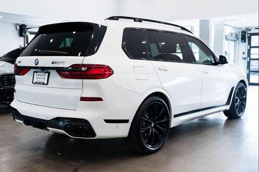2022 BMW X7 M50i