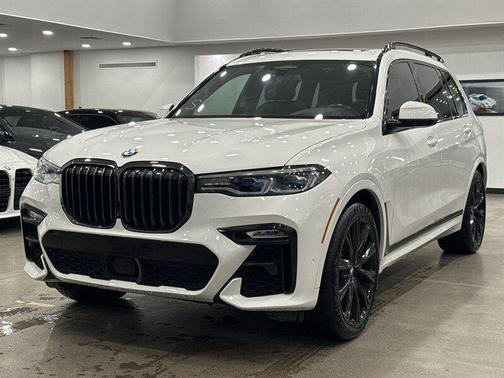 2022 BMW X7 M50i