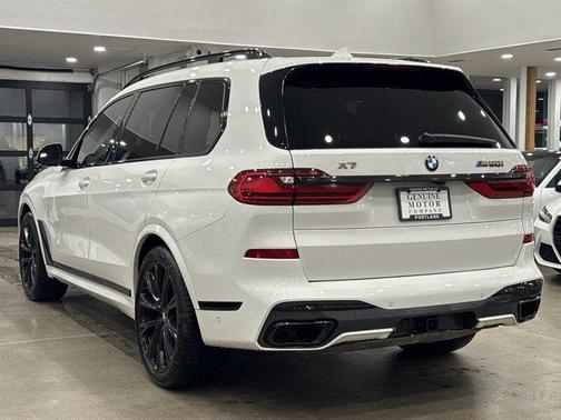 2022 BMW X7 M50i