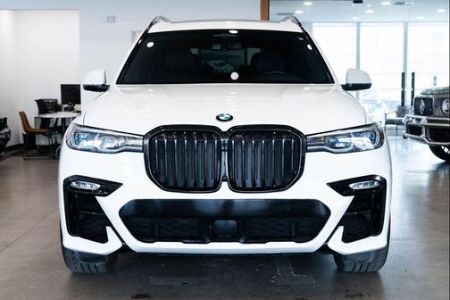2022 BMW X7 M50i