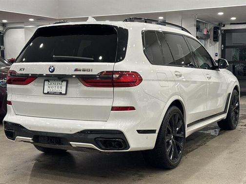 2022 BMW X7 M50i