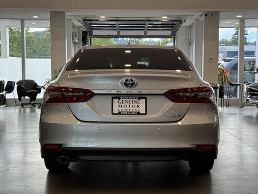 2022 Toyota Camry Hybrid XLE