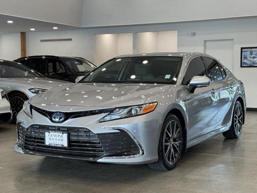 2022 Toyota Camry Hybrid XLE