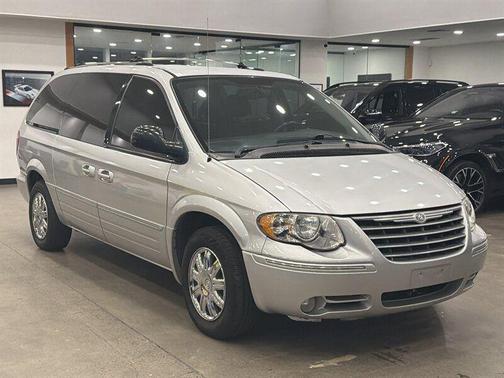 2005 Chrysler Town & Country Limited