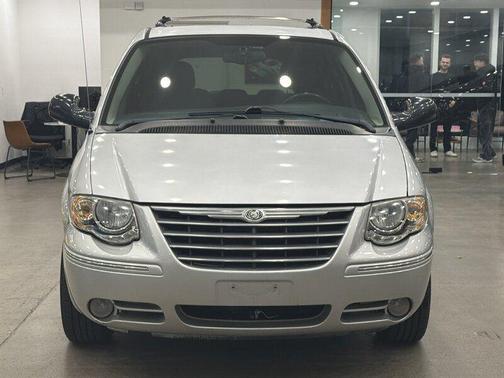 2005 Chrysler Town & Country Limited