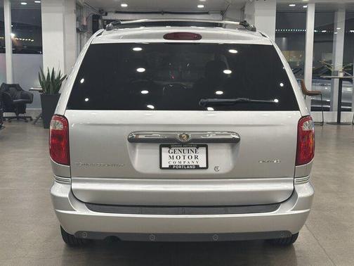 2005 Chrysler Town & Country Limited