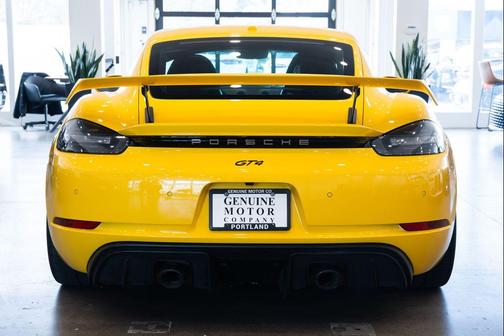 2022 Porsche 718 Cayman GT4