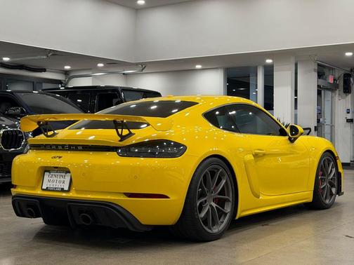 2022 Porsche 718 Cayman GT4