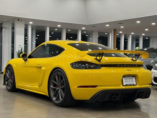 2022 Porsche 718 Cayman GT4