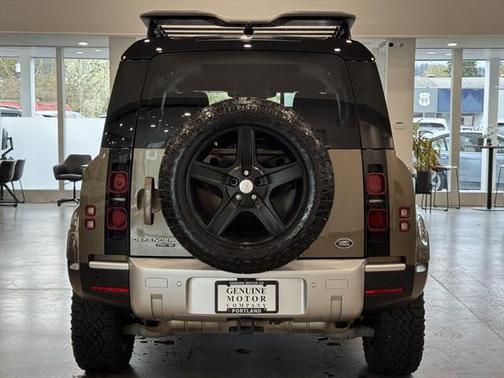 2020 Land Rover Defender 110 SE