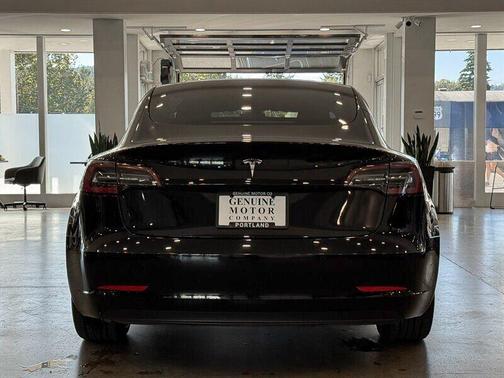 2022 Tesla Model 3 Standard Range