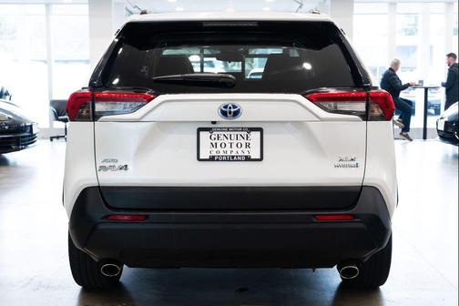 2023 Toyota RAV4 Hybrid XLE Premium