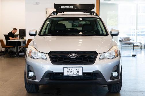Ice Silver Metallic 2017 Subaru Crosstrek 2.0i Limited