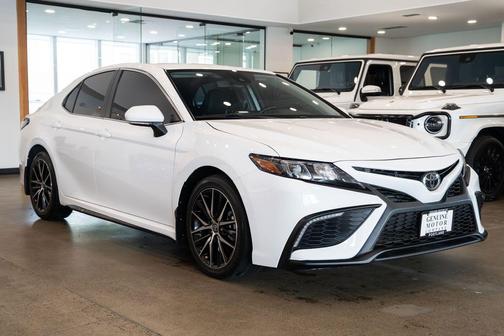 Ice 2024 Toyota Camry SE