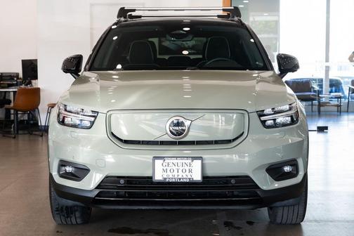 Sage Green 2022 Volvo XC40 Recharge Pure Electric P8 Twin Plus