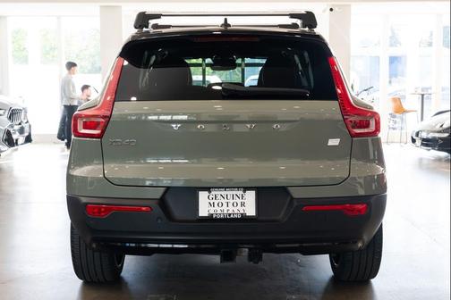 Sage Green 2022 Volvo XC40 Recharge Pure Electric P8 Twin Plus