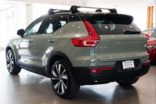 Sage Green 2022 Volvo XC40 Recharge Pure Electric P8 Twin Plus