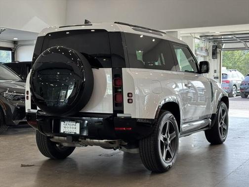 2024 Land Rover Defender 90 P400 X-Dynamic SE