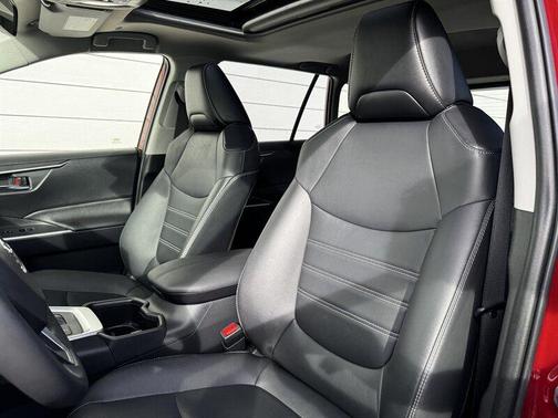 2023 Toyota RAV4 Hybrid XLE Premium