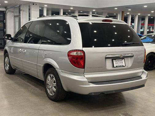 2005 Chrysler Town & Country Limited