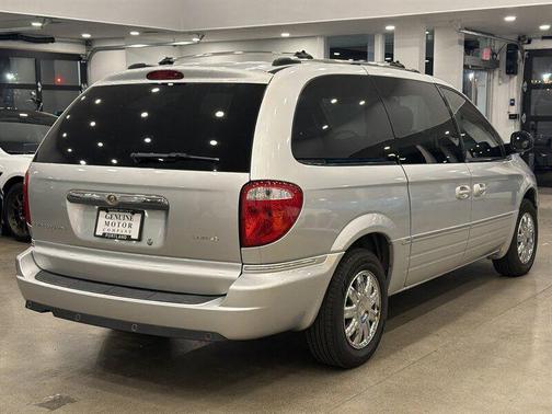 2005 Chrysler Town & Country Limited
