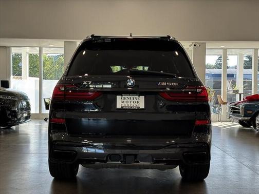 2022 BMW X7 M50i