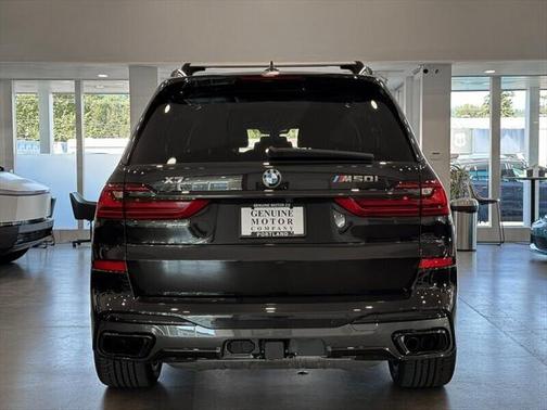 2022 BMW X7 M50i