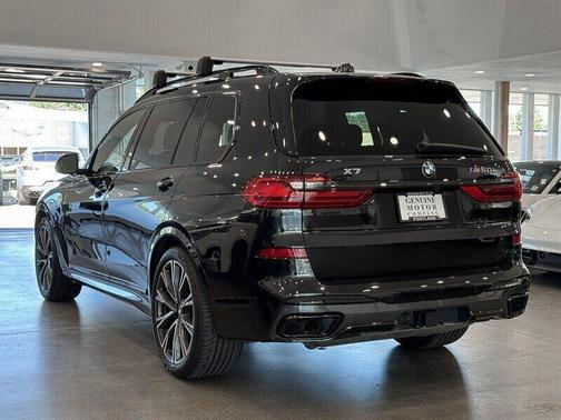 2022 BMW X7 M50i