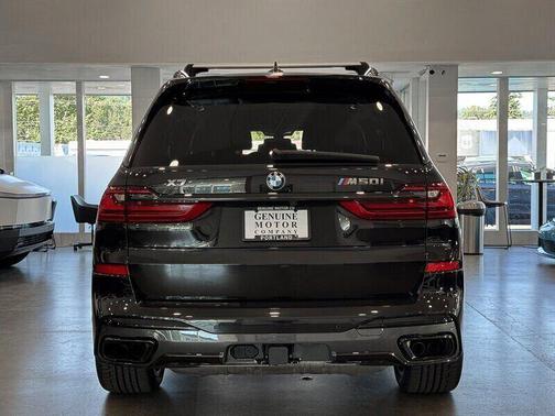2022 BMW X7 M50i