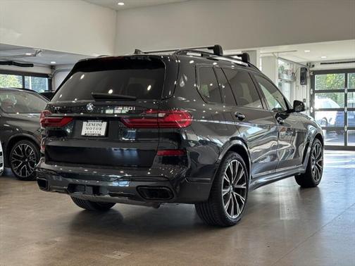 2022 BMW X7 M50i
