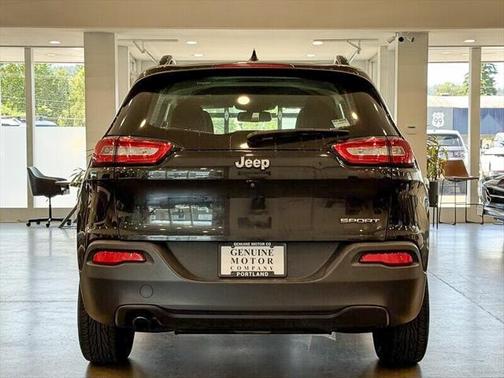 2016 Jeep Cherokee Sport