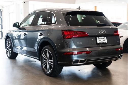 Daytona Gray Pearl Effect 2020 Audi Q5 Premium Plus 55 TFSI e quattro S tronic