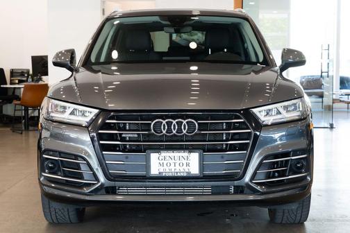 Daytona Gray Pearl Effect 2020 Audi Q5 Premium Plus 55 TFSI e quattro S tronic