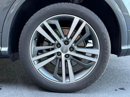 Daytona Gray Pearl Effect 2020 Audi Q5 Premium Plus 55 TFSI e quattro S tronic