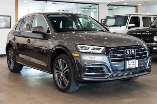 Daytona Gray Pearl Effect 2020 Audi Q5 Premium Plus 55 TFSI e quattro S tronic