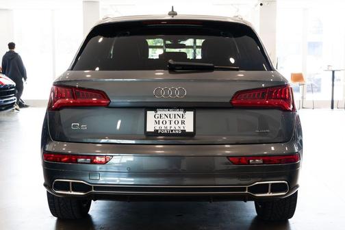 Daytona Gray Pearl Effect 2020 Audi Q5 Premium Plus 55 TFSI e quattro S tronic