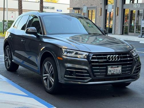 Daytona Gray Pearl Effect 2020 Audi Q5 Premium Plus 55 TFSI e quattro S tronic