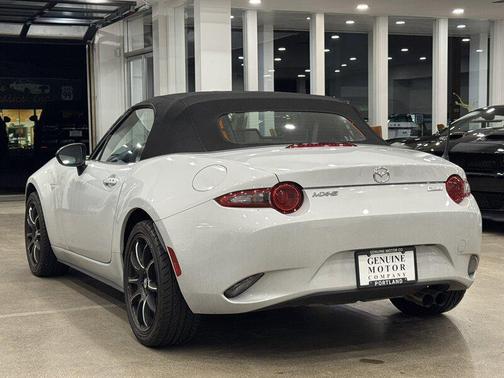 2016 Mazda MX-5 Miata Sport
