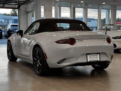 2016 Mazda MX-5 Miata Sport